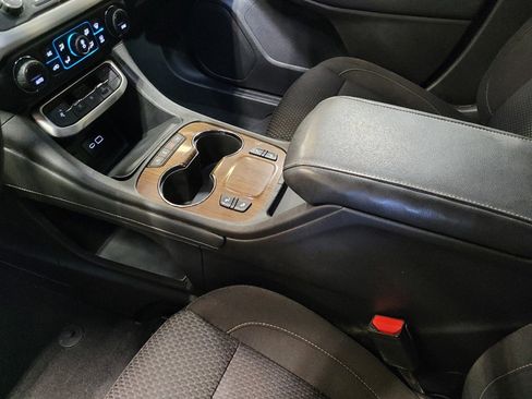 Used 2020 GMC Acadia SLE w/ Driver Convenience Package FWD image 26