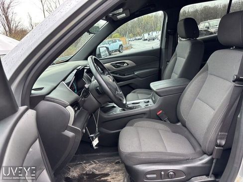 Used 2023 Chevrolet Traverse LT w/ Rear Camera Mirror Package AWD/4WD image 3