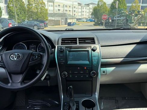 Used 2016 Toyota Camry LE FWD image 17