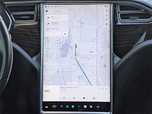 Used 2016 Tesla Model S 70 image 14