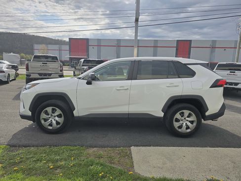 Used 2023 Toyota RAV4 LE FWD image 7