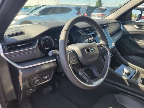 Used 2024 Jeep Grand Cherokee Altitude image 25