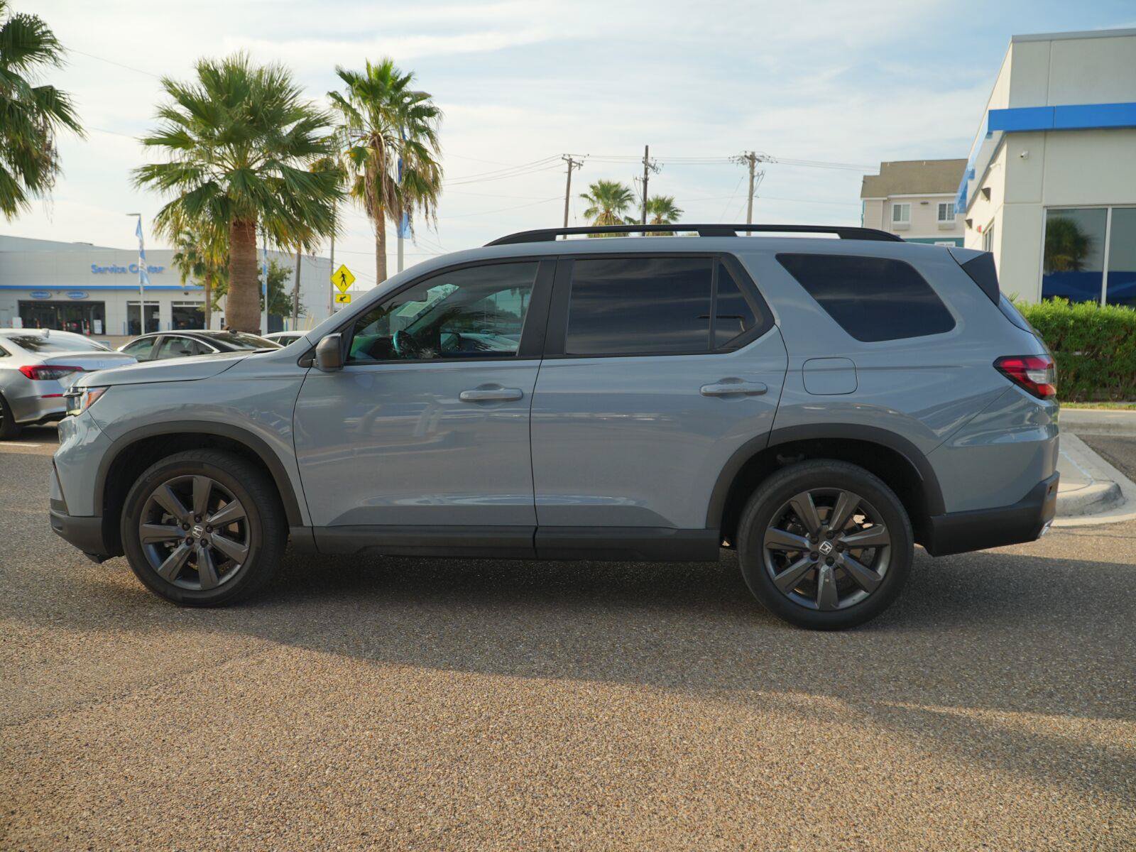 Used 2025 Honda Pilot Sport image 9