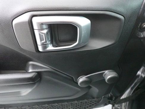 Used 2018 Jeep Wrangler Unlimited Sport image 9