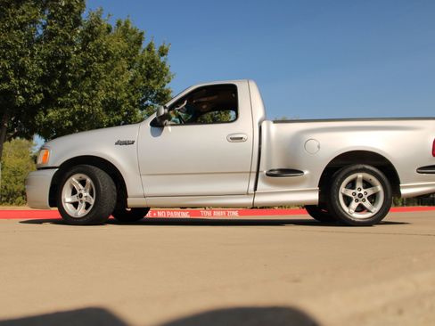 Used 2000 Ford F150 Lightning RWD image 7