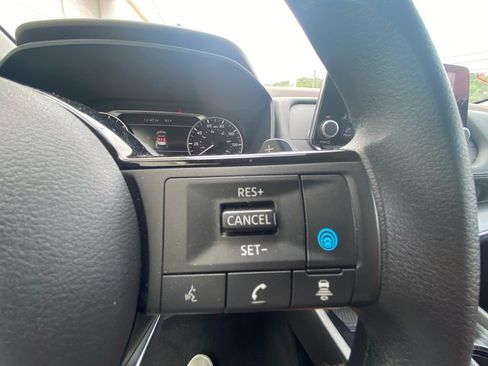 Used 2023 Nissan Rogue SV AWD/4WD image 14