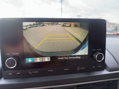 Used 2023 Honda Pilot LX image 16