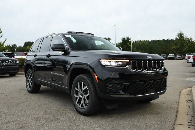 New 2027 Jeep Grand Cherokee Laredo X RWD image 3