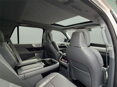 Used 2019 Lincoln Navigator Reserve AWD/4WD image 22