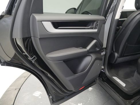 Certified 2024 Porsche Cayenne image 20