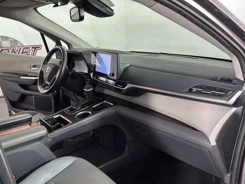 Used 2021 Toyota Sienna XLE image 14