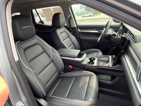 Used 2026 GMC Terrain Denali w/ LPO, Black Badging Package AWD/4WD image 10