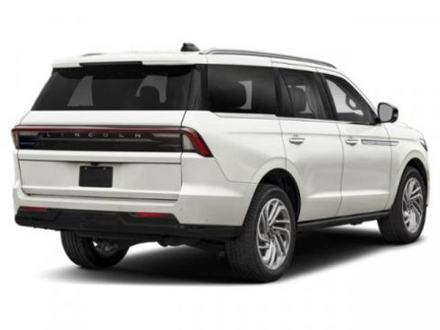 New 2026 Lincoln Navigator Reserve AWD/4WD image 2