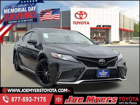 Used 2022 Toyota Camry XSE FWD image 1