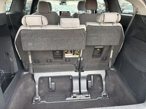 Used 2025 Toyota Sienna LE FWD image 30