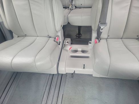 Used 2014 Toyota Sienna XLE FWD image 22
