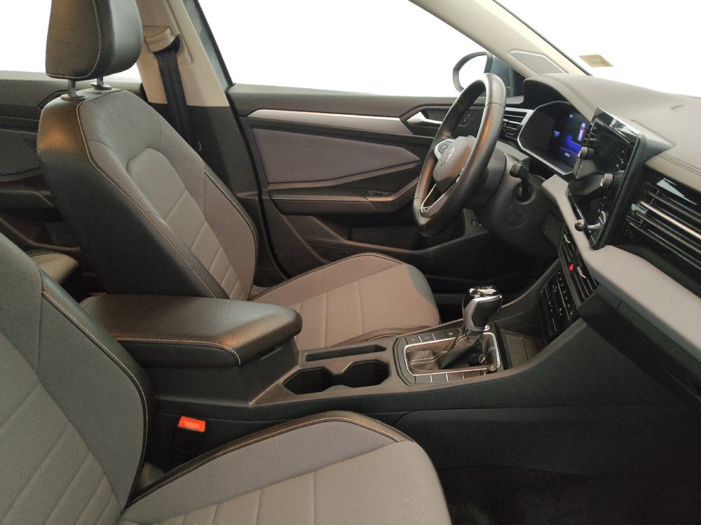 Used 2025 Volkswagen Jetta SE FWD image 22