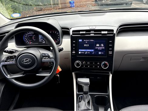 Used 2022 Hyundai Tucson SE image 4