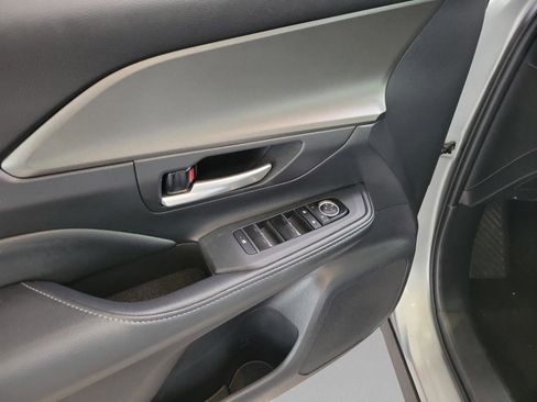 Certified 2025 Toyota Grand Highlander AWD image 19