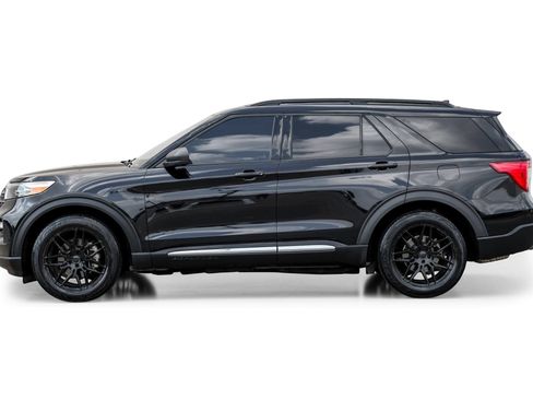 Used 2020 Ford Explorer XLT w/ Equipment Group 202A RWD image 10