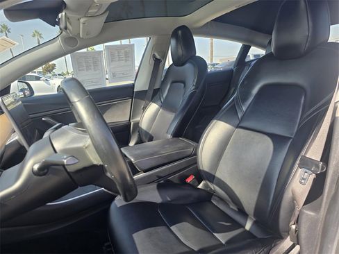 Used 2018 Tesla Model 3 Long Range image 17