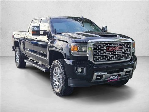 Used 2018 GMC Sierra 2500 Denali w/ Duramax Plus Package AWD/4WD image 3