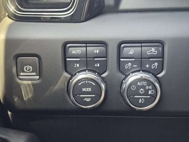 Used 2024 GMC Sierra 1500 AT4 w/ Technology Package AWD/4WD image 22