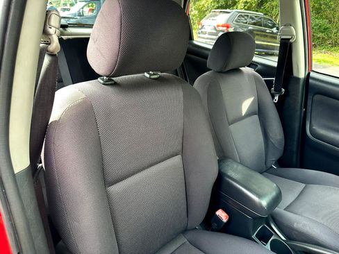 Used 2004 Toyota Matrix image 40