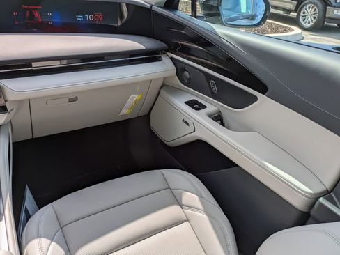 New 2026 Lincoln Nautilus Premier AWD/4WD image 17