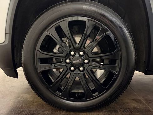 Used 2023 GMC Acadia SLE w/ Driver Convenience Package image 10