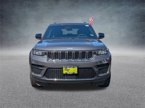 New 2025 Jeep Grand Cherokee Laredo w/ Luxury Tech Group I image 9