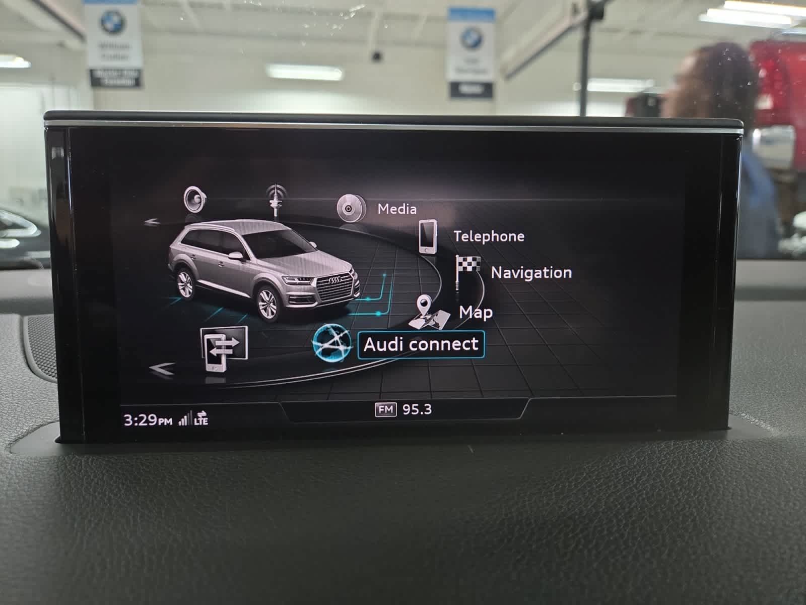 Used 2018 Audi Q7 3.0T Prestige AWD/4WD image 23