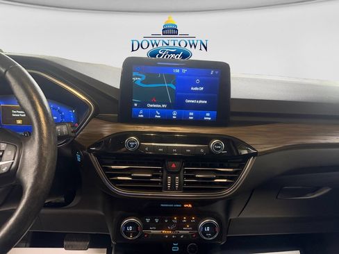 Used 2020 Ford Escape Titanium w/ Titanium Premium Package 2.0 AWD/4WD image 16