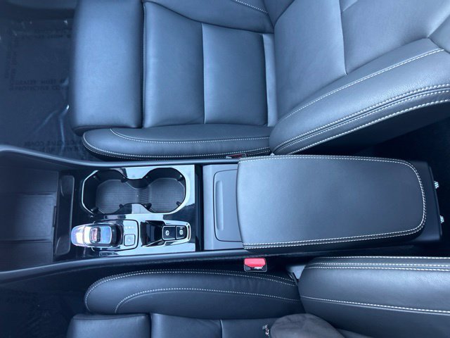 Used 2026 Volvo XC40 B5 Plus AWD/4WD image 27