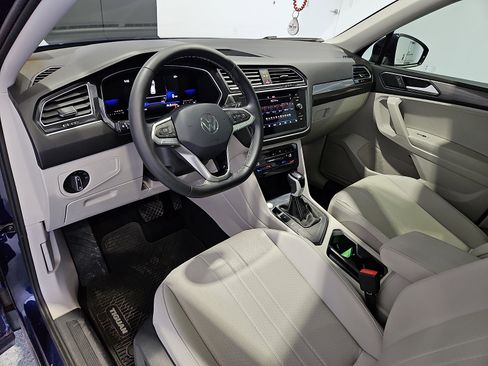 Certified 2023 Volkswagen Tiguan SE w/ Panoramic Sunroof Package FWD image 11
