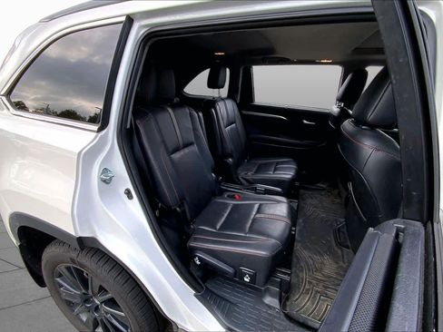 Used 2019 Toyota Highlander SE AWD/4WD image 20