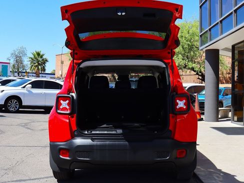 Used 2019 Jeep Renegade Latitude FWD image 22
