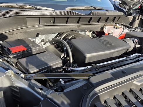 New 2026 Chevrolet Silverado 1500 RST w/ Redline Edition AWD/4WD image 18