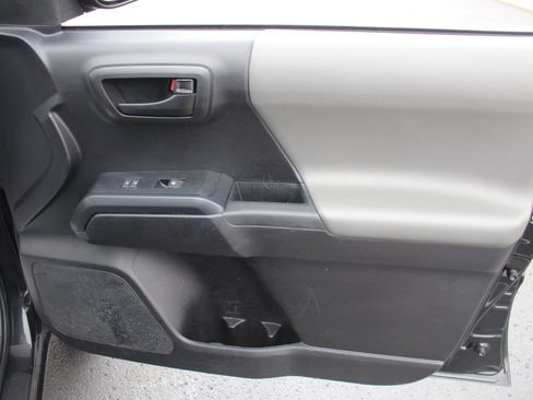 Used 2020 Toyota Tacoma SR image 30