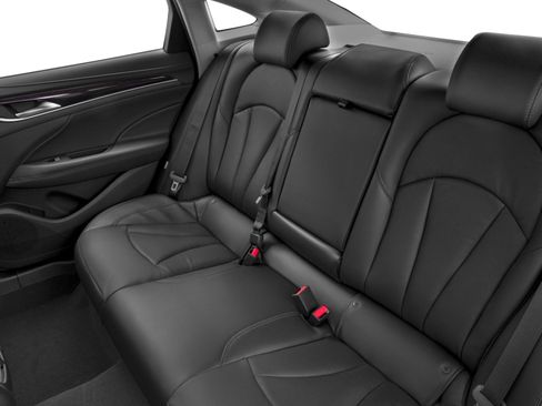 Used 2018 Buick LaCrosse Avenir image 8