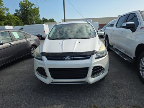 Used 2014 Ford Escape Titanium w/ Equipment Group 401A FWD image 2