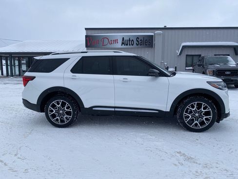 Used 2025 Ford Explorer Platinum w/ Ultimate Package image 2