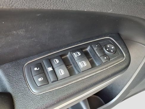 Used 2016 Chrysler 300 Limited RWD image 9