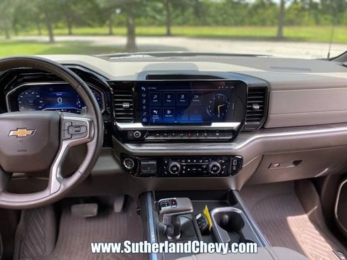 Used 2024 Chevrolet Silverado 1500 LTZ AWD/4WD image 31