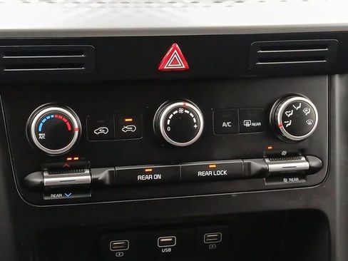 Certified 2024 Kia Carnival LX image 18