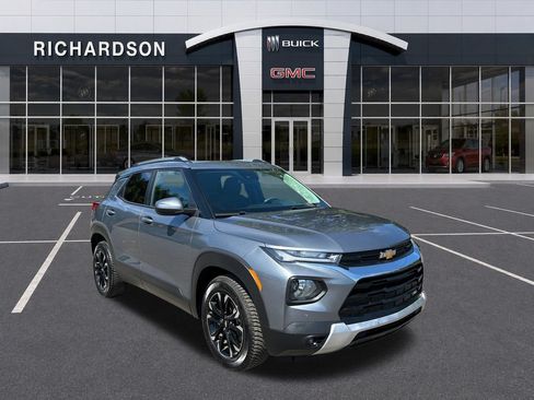 Used 2022 Chevrolet TrailBlazer LT w/ Convenience Package FWD image 8