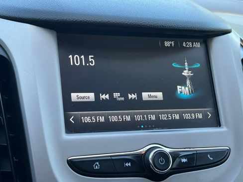 Used 2017 Chevrolet Cruze LS FWD image 18