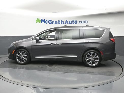 Used 2020 Chrysler Pacifica Limited w/ Tire & Wheel Group FWD image 26