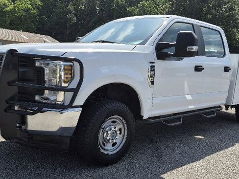 Used 2018 Ford F250 XL w/ Power Equipment Group AWD/4WD image 3