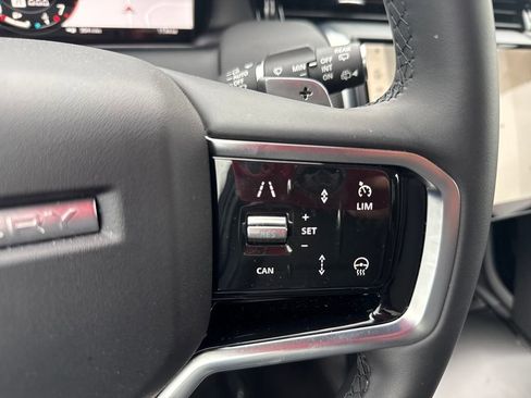 New 2025 Land Rover Discovery Sport S image 21